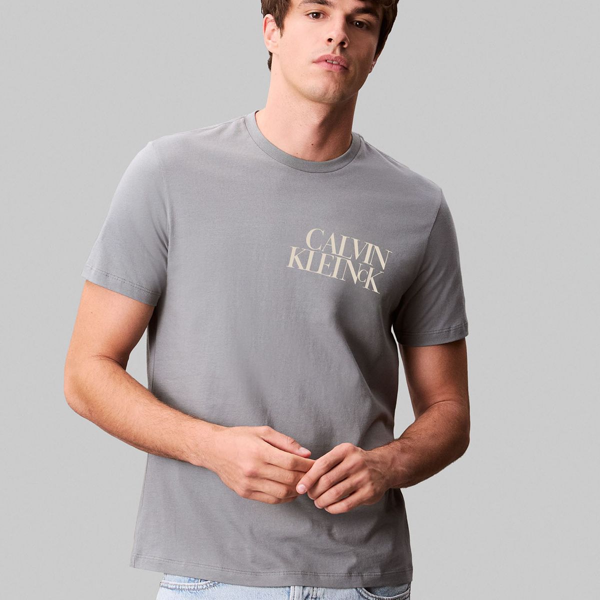 CALVIN KLEIN - Camiseta verde con diseño apilado Calvin Klein