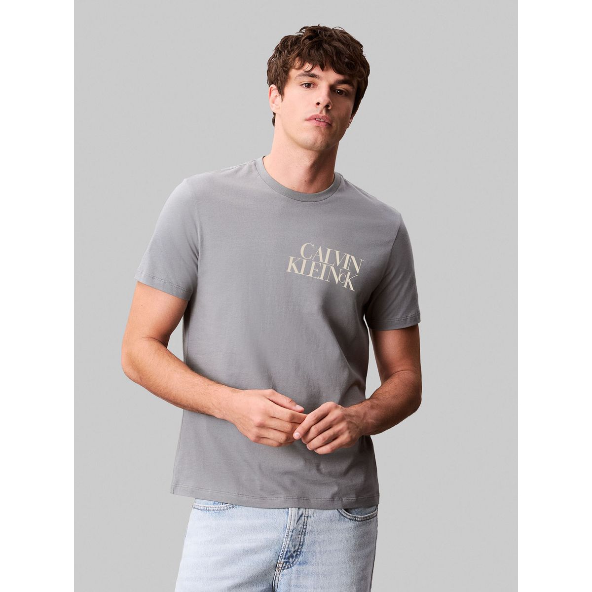 CALVIN KLEIN - Camiseta verde con diseño apilado Calvin Klein