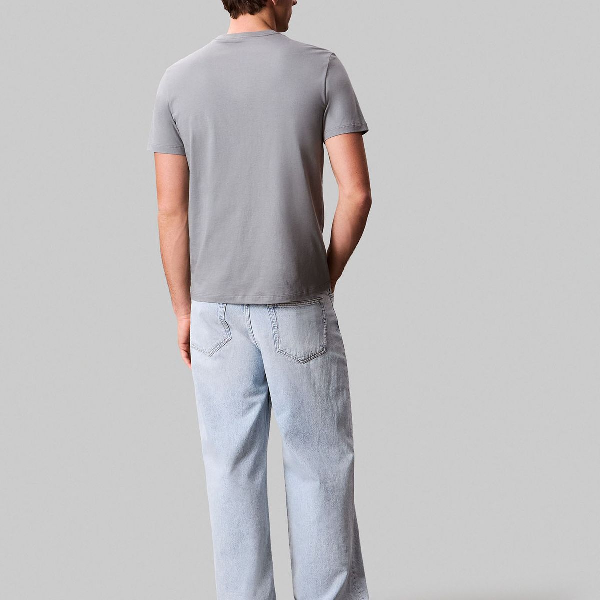 CALVIN KLEIN - Camiseta verde con diseño apilado Calvin Klein