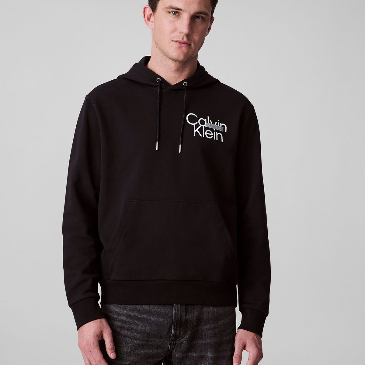 CALVIN KLEIN - Buzo negro con capota Calvin Klein