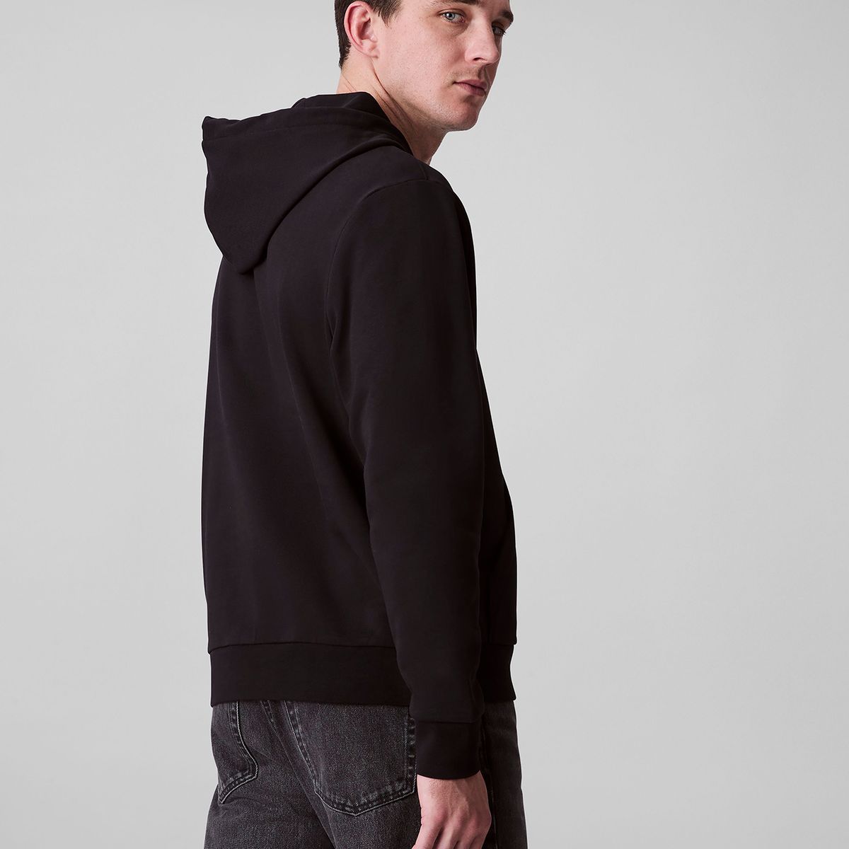 CALVIN KLEIN - Buzo negro con capota Calvin Klein