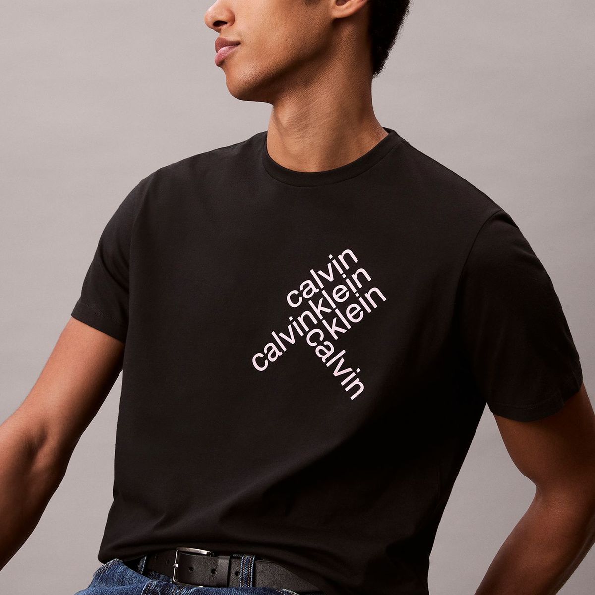 CALVIN KLEIN - Camiseta negra con logotipo apilado Calvin Klein