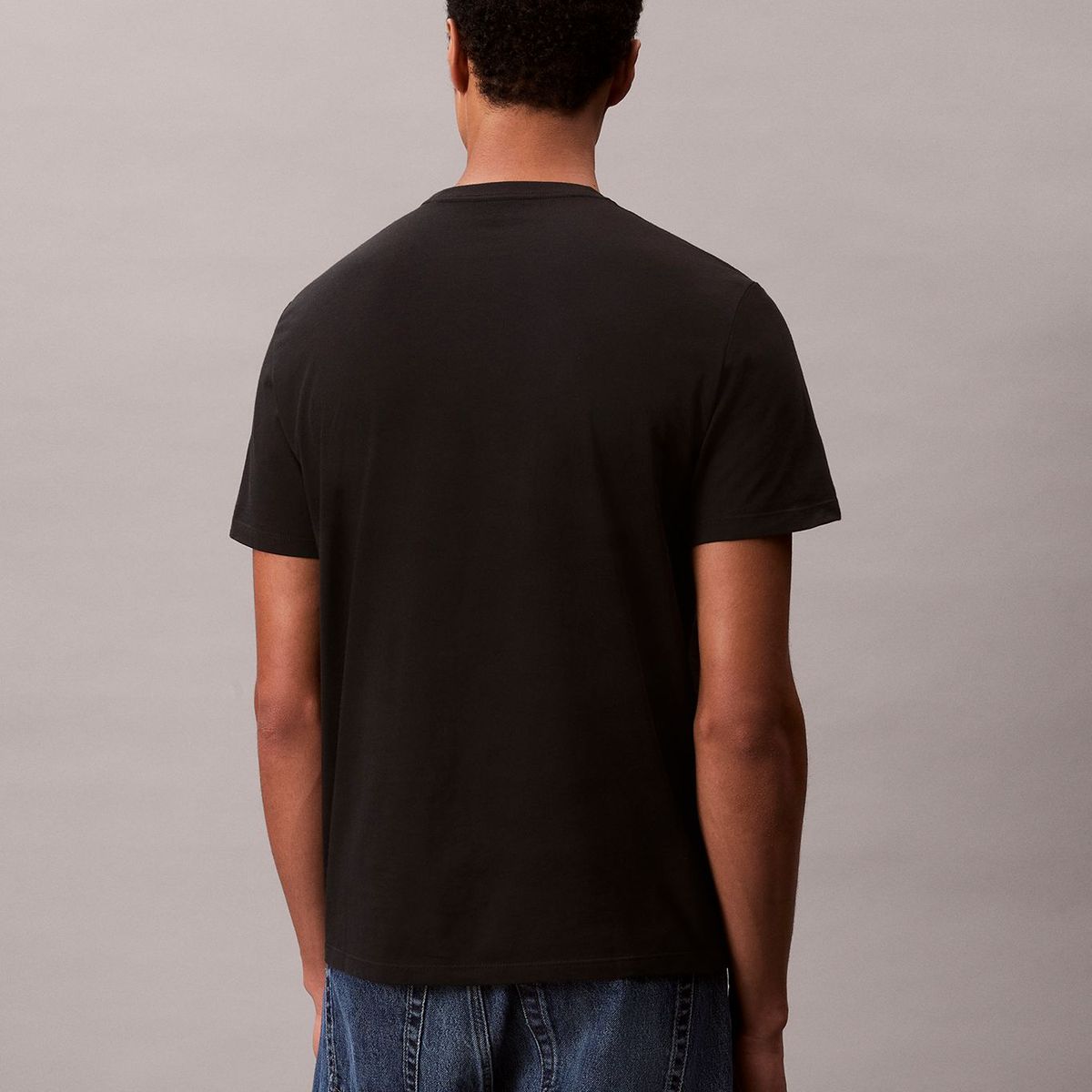 CALVIN KLEIN - Camiseta negra con logotipo apilado Calvin Klein