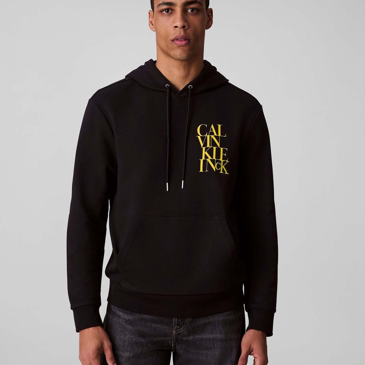 CALVIN KLEIN - Buzo negro de felpa con logotipo Calvin Klein