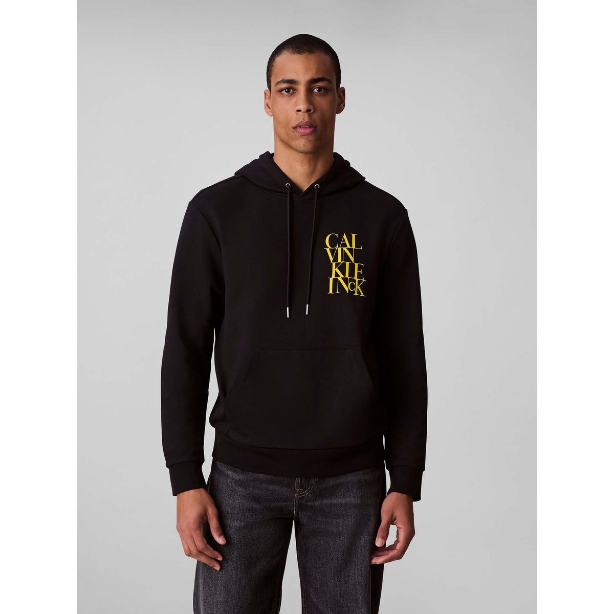CALVIN KLEIN - Buzo negro de felpa con logotipo Calvin Klein