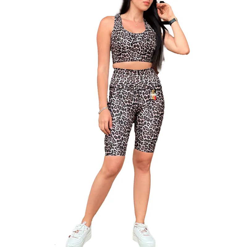 VIA7 - Conjunto o set americano de blusa y biker animal print