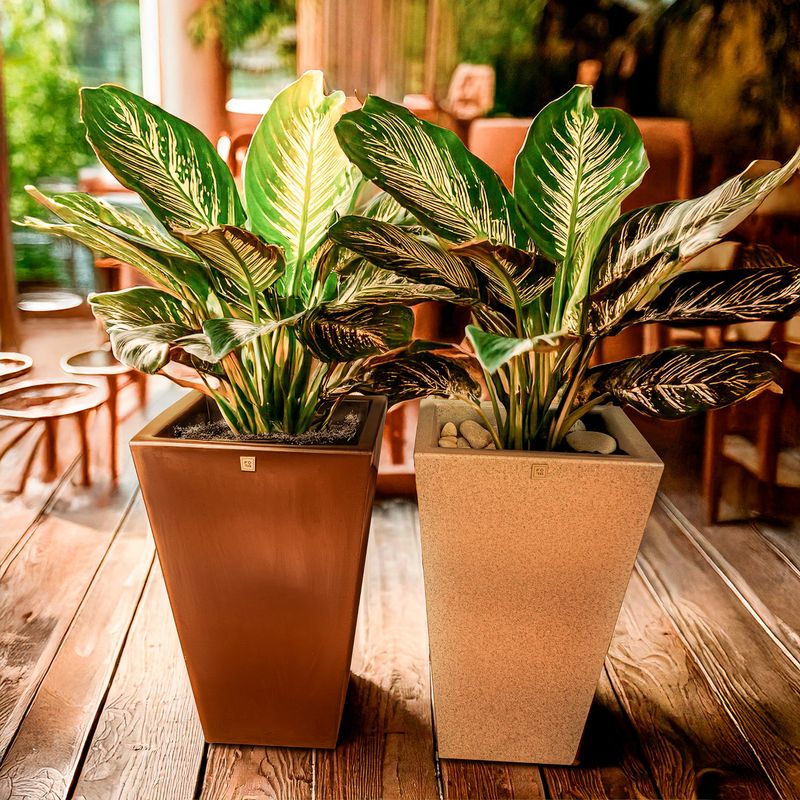 FORA DESIGN - Matera de plástico Gemello Lisa tamaño mediano color arena