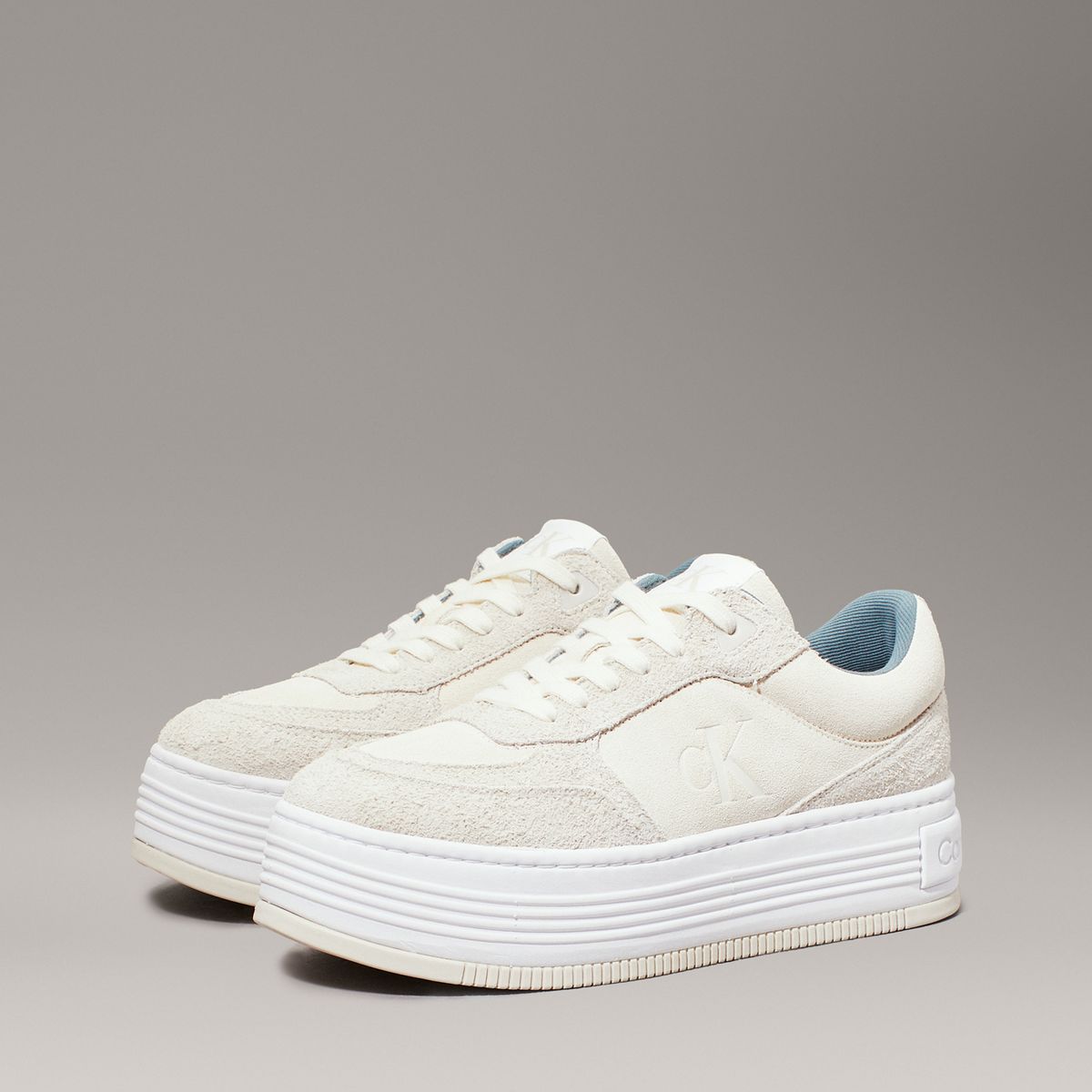 CALVIN KLEIN - Tenis blanco de ante de plataforma Calvin Klein