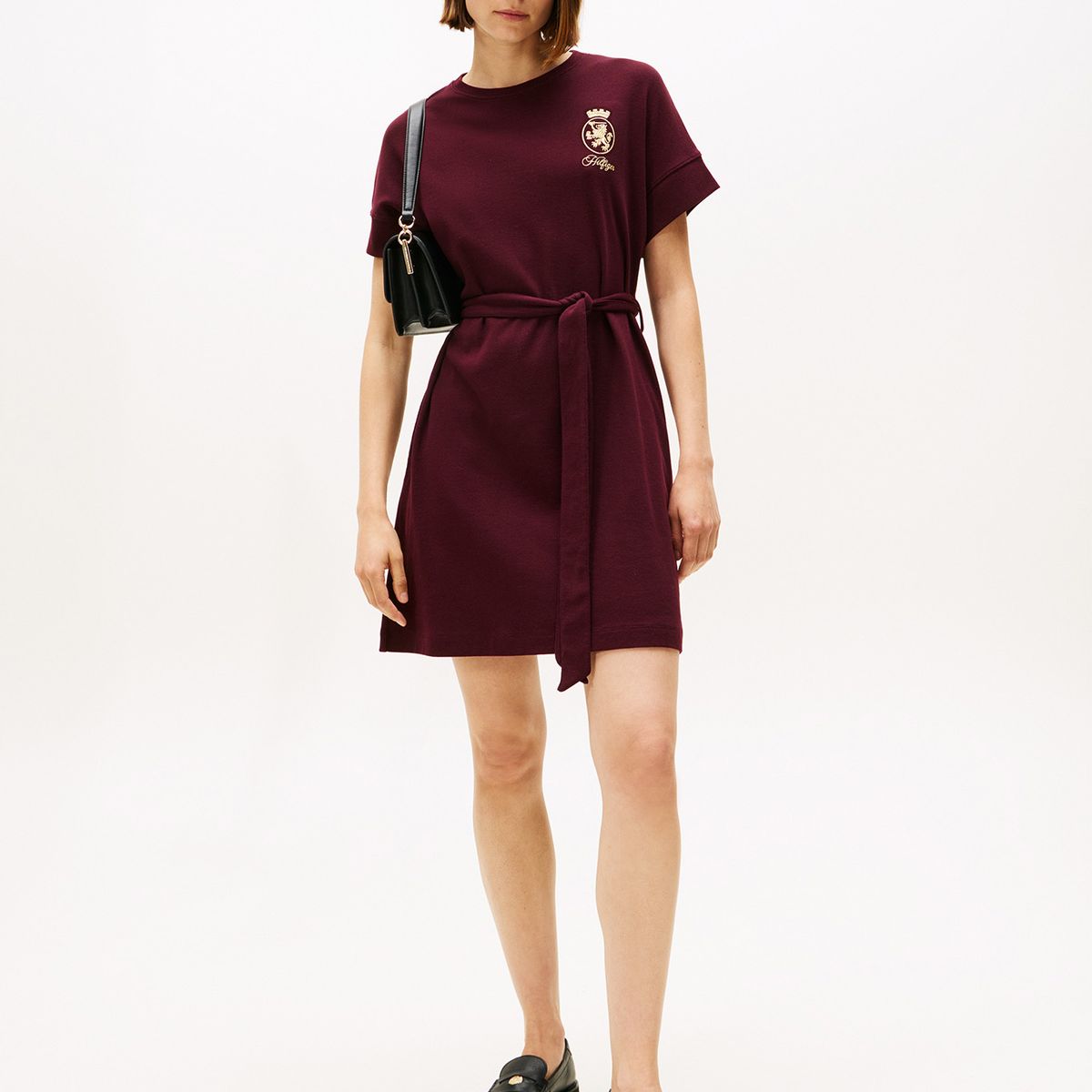 TOMMY HILFIGER - Vestido rojo con cinturón anudable y logo gráfico dorado Tommy Hilfiger