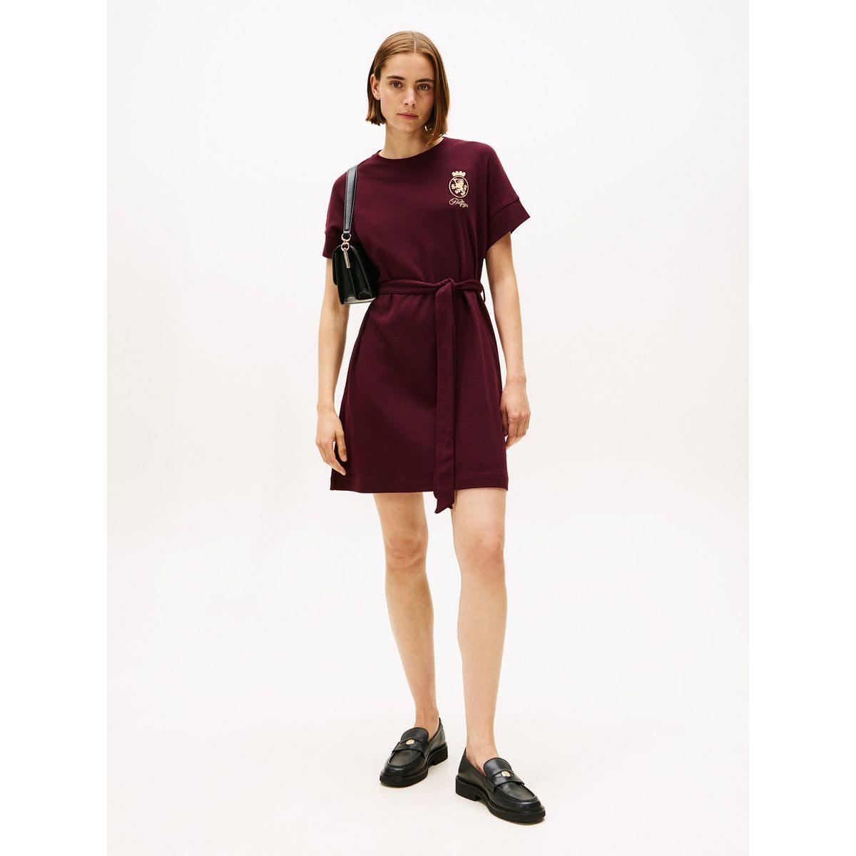 TOMMY HILFIGER - Vestido rojo con cinturón anudable y logo gráfico dorado Tommy Hilfiger