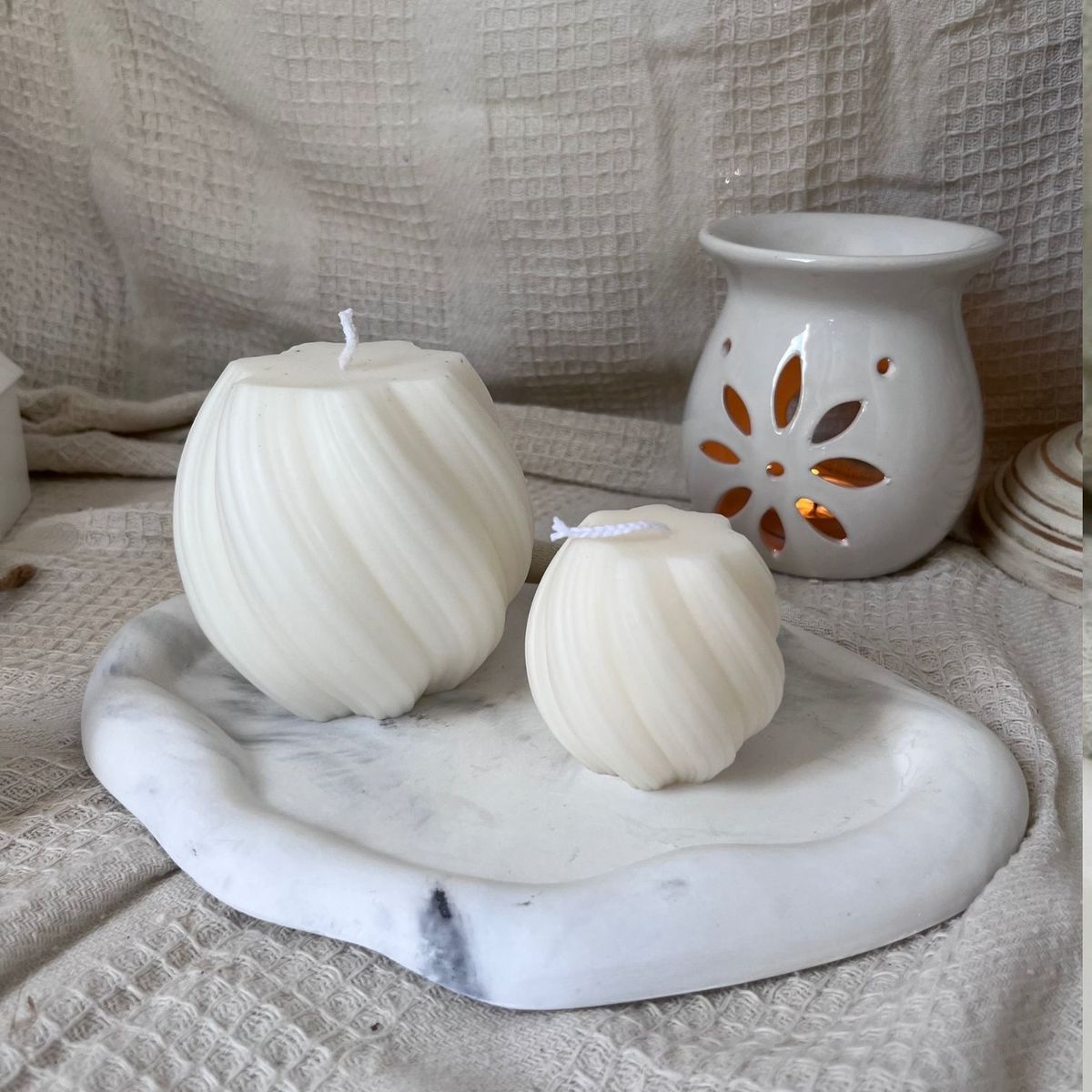 DECORACIONES ALE Y GABI - Velas Espiral 2 unidades Base en concreto Marmolada Nube