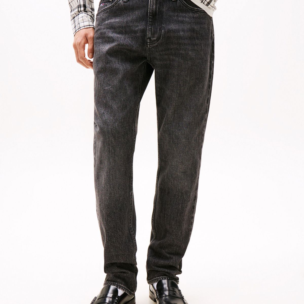 TOMMY HILFIGER - Jeans gris Ryan negros, ajustados y rectos con efecto desteñido