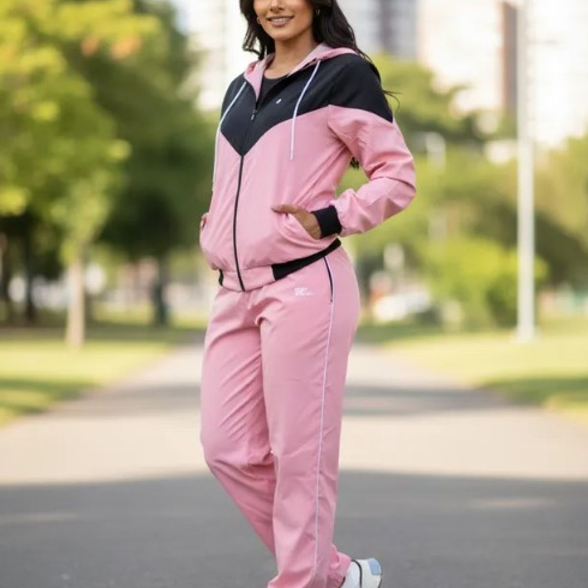 MODA EN CIRCUITO - Conjunto Deportivo o Sudadera para Mujer en Impermeable