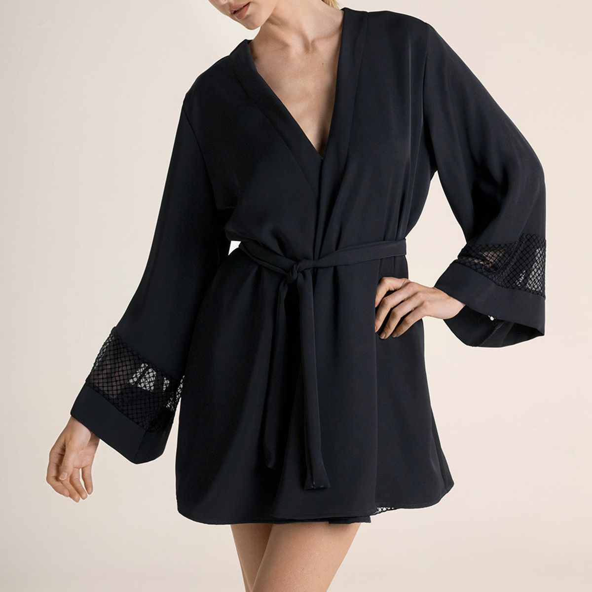 TOUCHE LINGERIE - Kimono corto elaborado en satén  2521N61