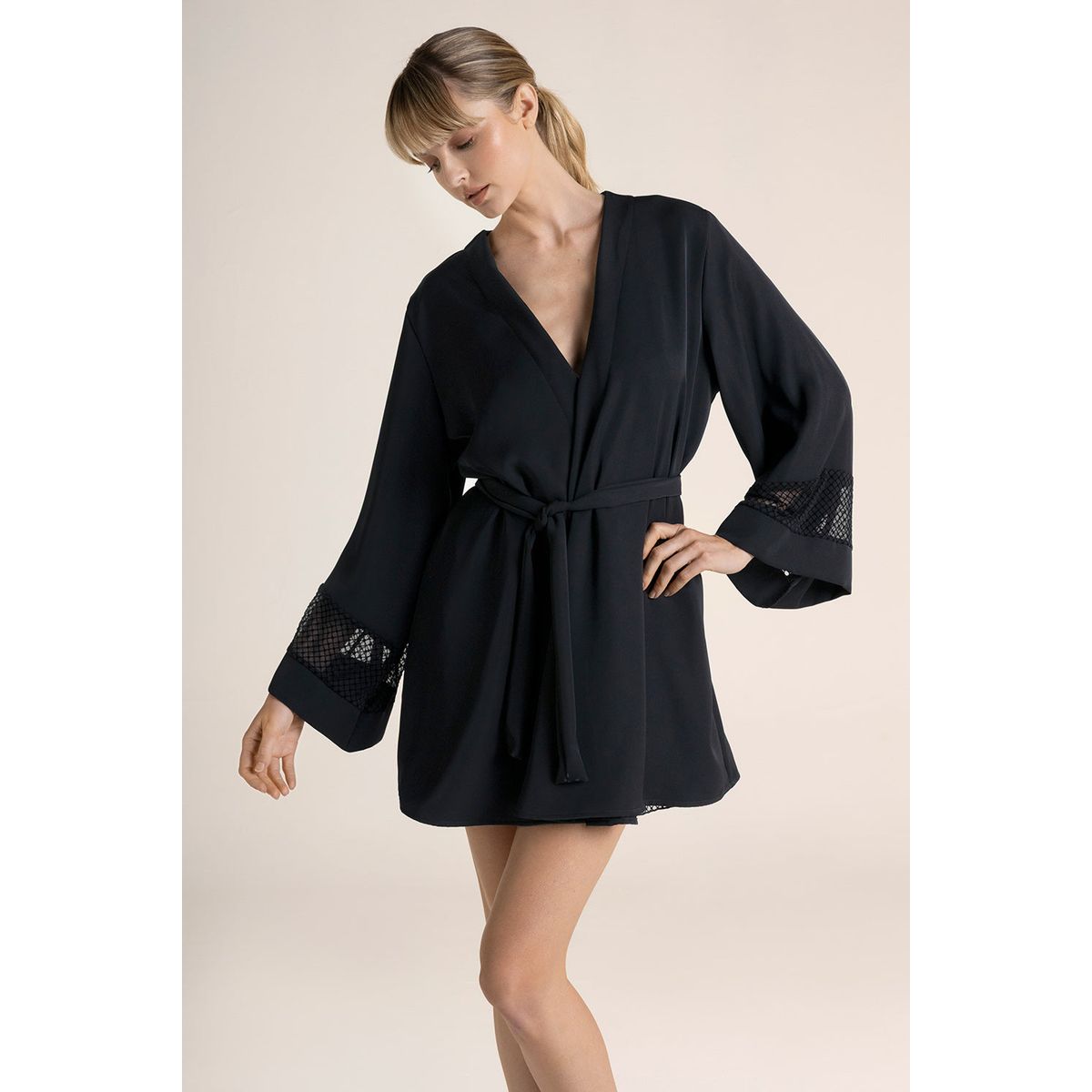 TOUCHE LINGERIE - Kimono corto elaborado en satén  2521N61