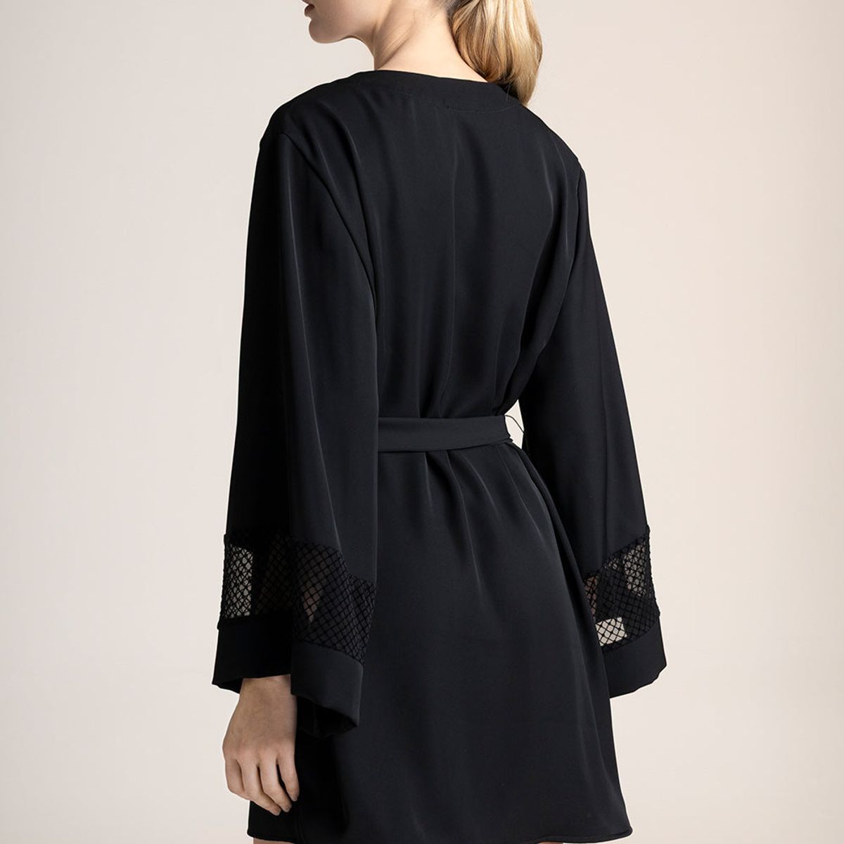 TOUCHE LINGERIE - Kimono corto elaborado en satén  2521N61