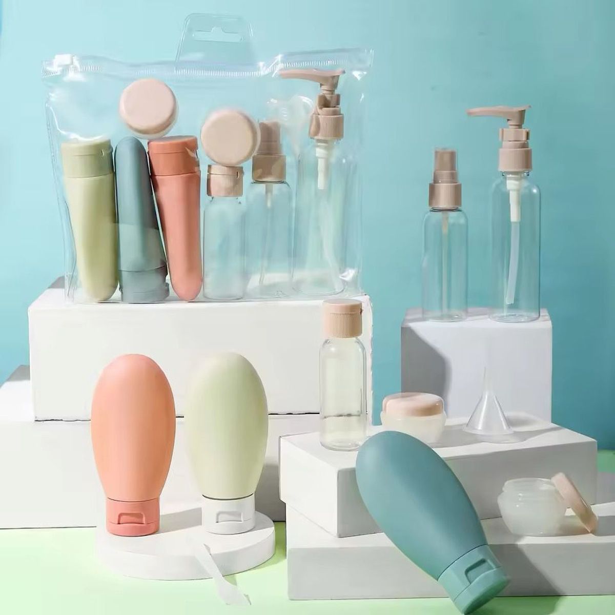 AMERICAN GENERICS - Set de Botellas de Viaje 11 en 1