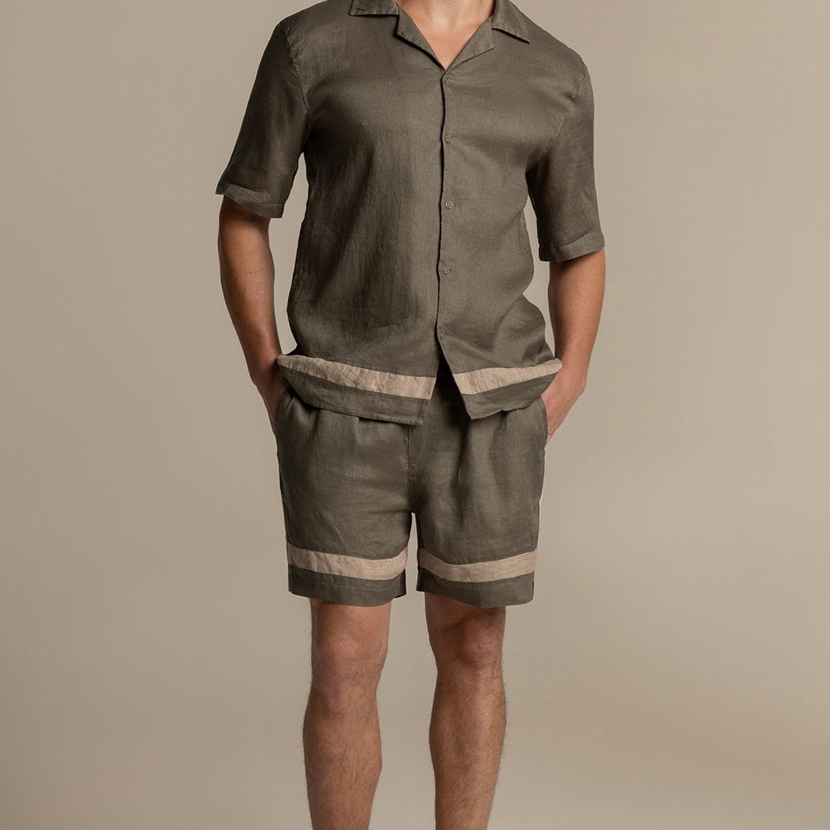ILOT - Short Faro en lino bloques en verde militar y arena BH61V61