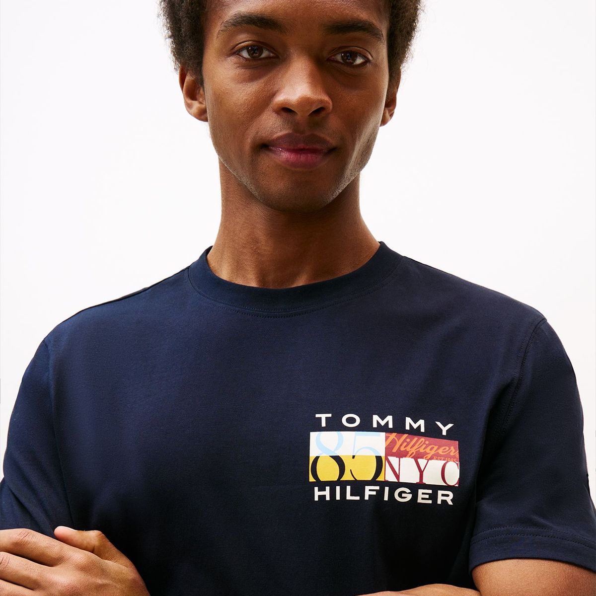 TOMMY HILFIGER - Camiseta azul de cuello redondo con logo Tommy Hilfiger