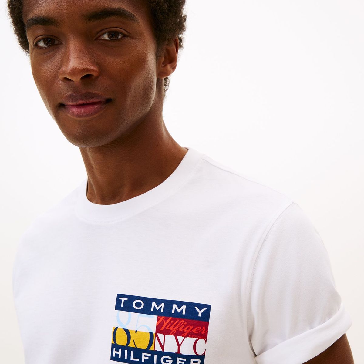 TOMMY HILFIGER - Camiseta blanca de cuello redondo con logo Tommy Hilfiger