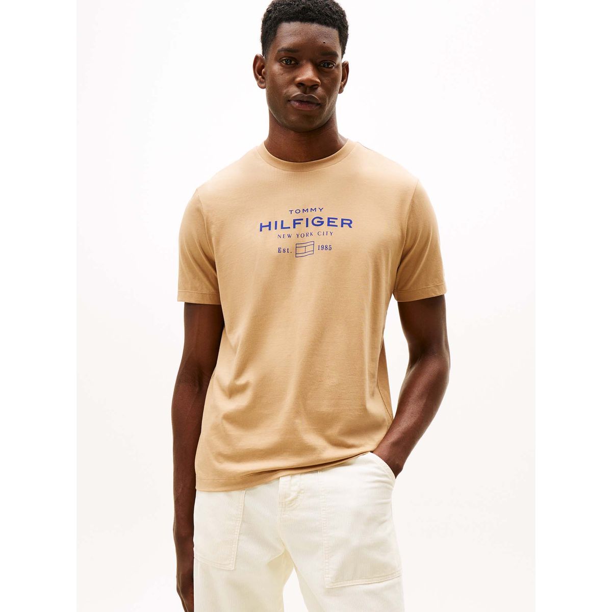 TOMMY HILFIGER - Camiseta marrón de cuello redondo con logo Tommy Hilfiger