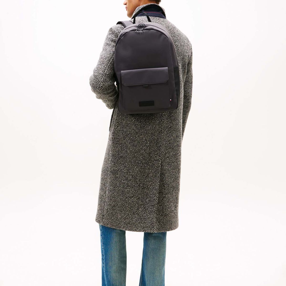 TOMMY HILFIGER - Morral gris tipo domo Tommy Hilfiger