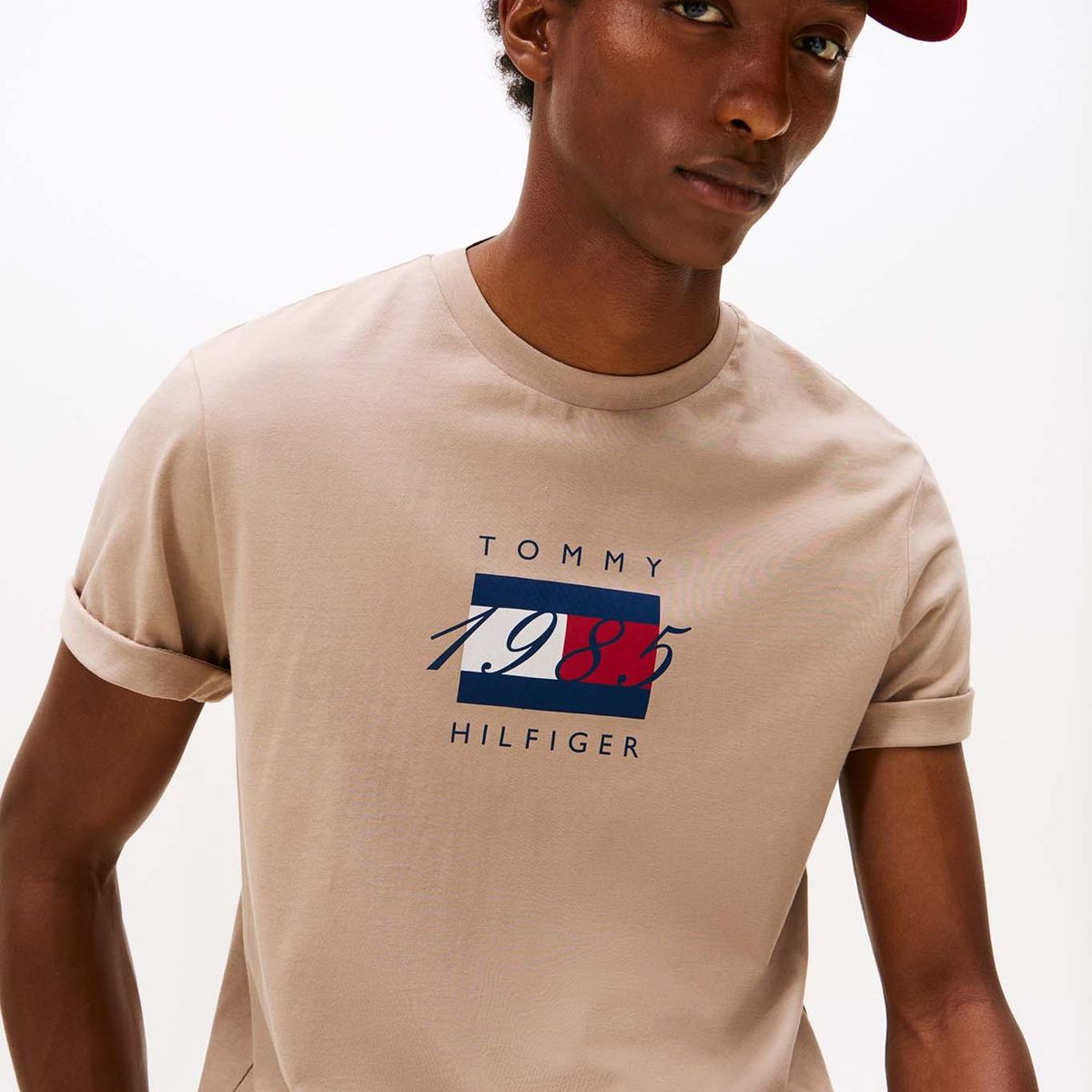 TOMMY HILFIGER - Camiseta beige de punto con logo gráfico Tommy Hilfiger