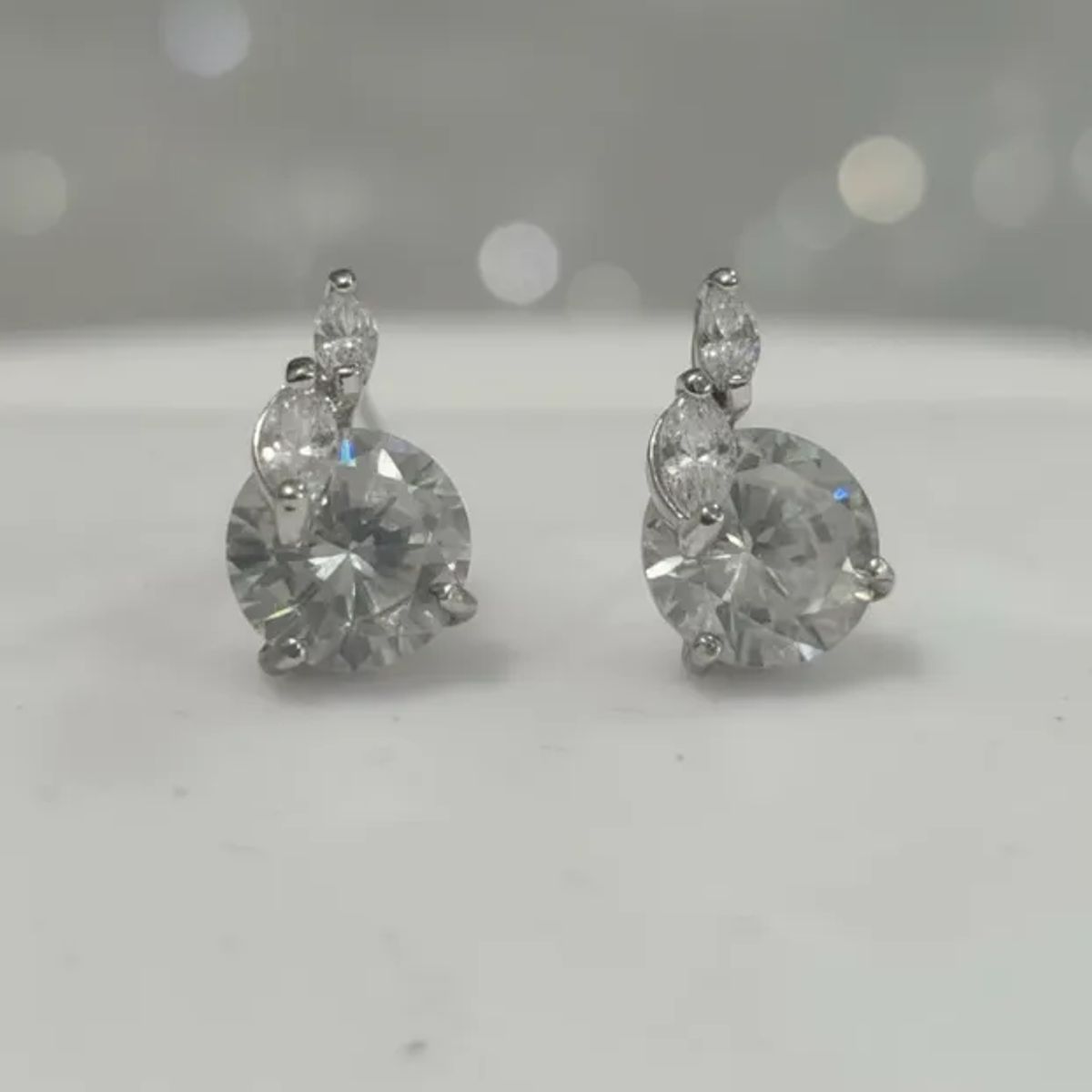 VERAMOREST - Aretes Crystal Bloom Plata - Veramorest