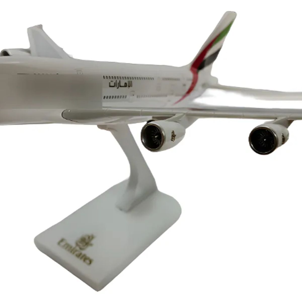 GENERICO - Avion Airbus A380 Emirates Escala 1136