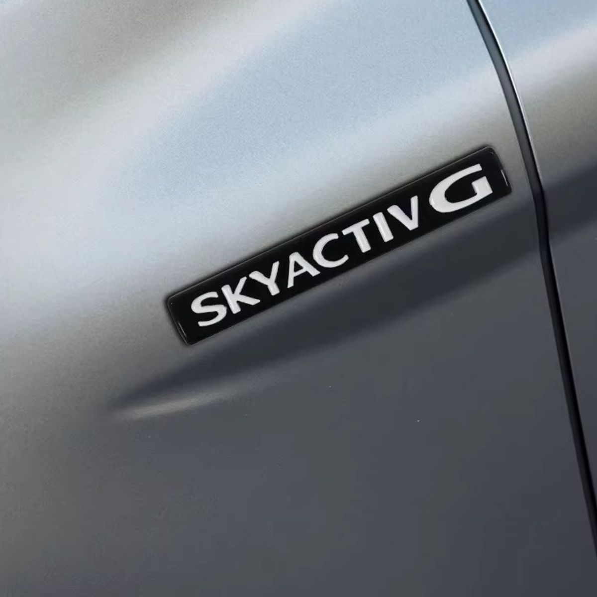 GENERICO - emblema skyactiv g blanco negro accesorios mazda 2 3 cx5 cx30 cx50 cx60