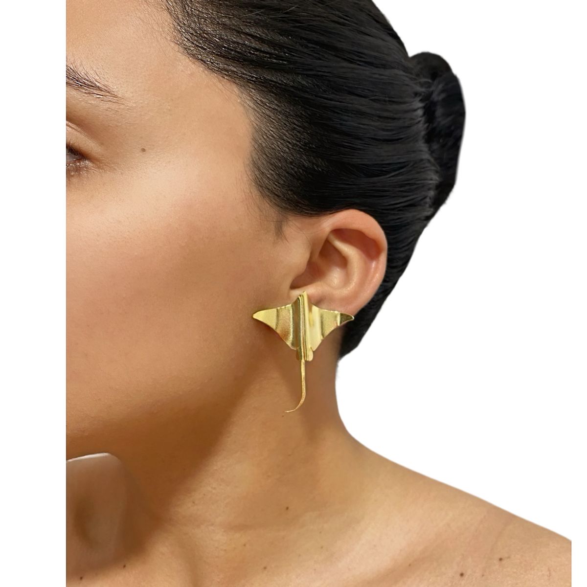 MERAKI - Aretes mujer de Mantarraya livianos bañados en oro 24kt - Aretes medianos