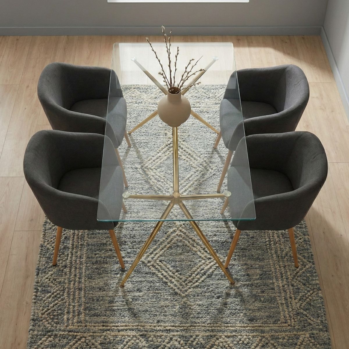 ENTRE NOS HOME - Juego Comedor Ambar 4 Puestos Vidrio Base Dorada y Sillas Gris Grafito