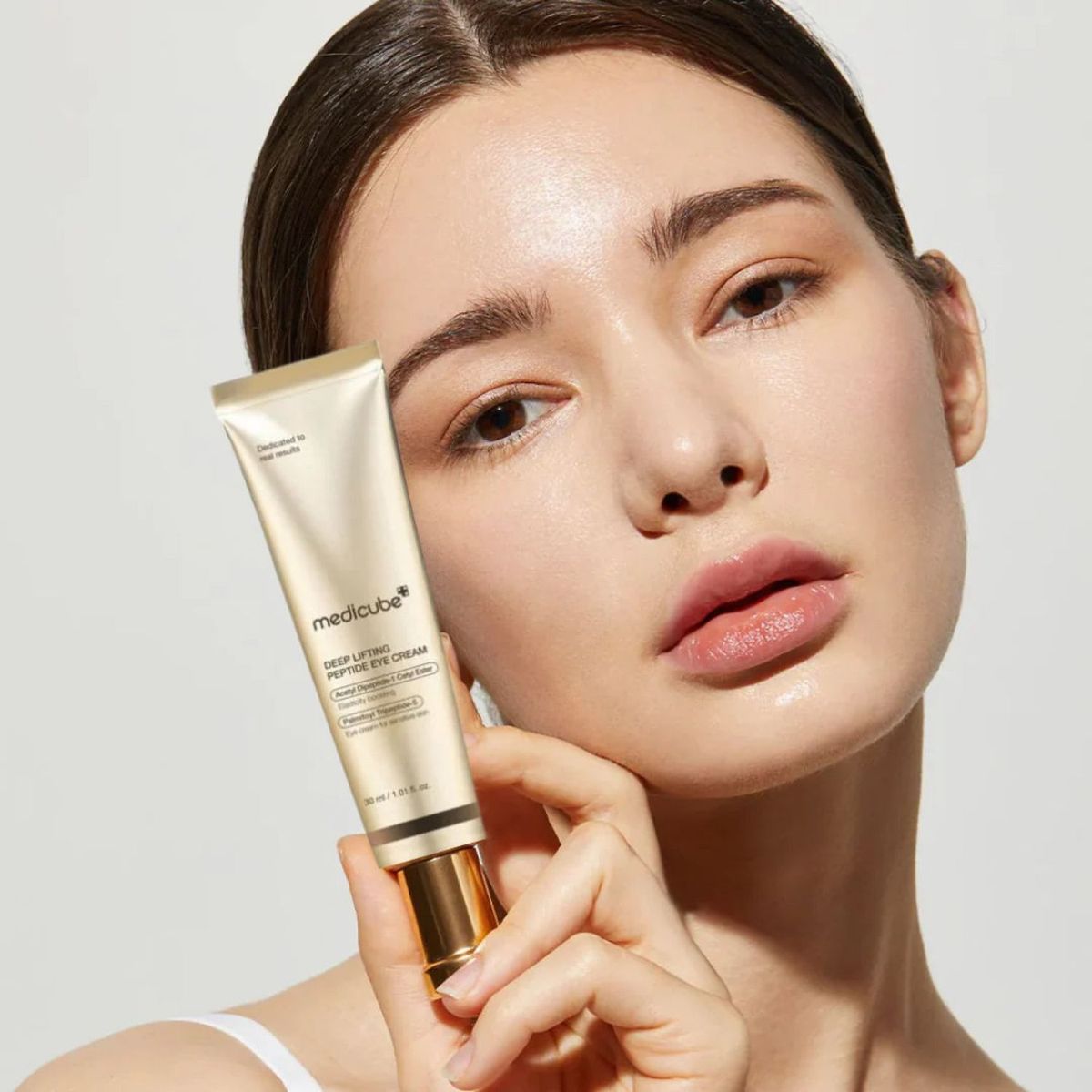 MEDICUBE - Deep Lifting Peptide Contorno de Ojos