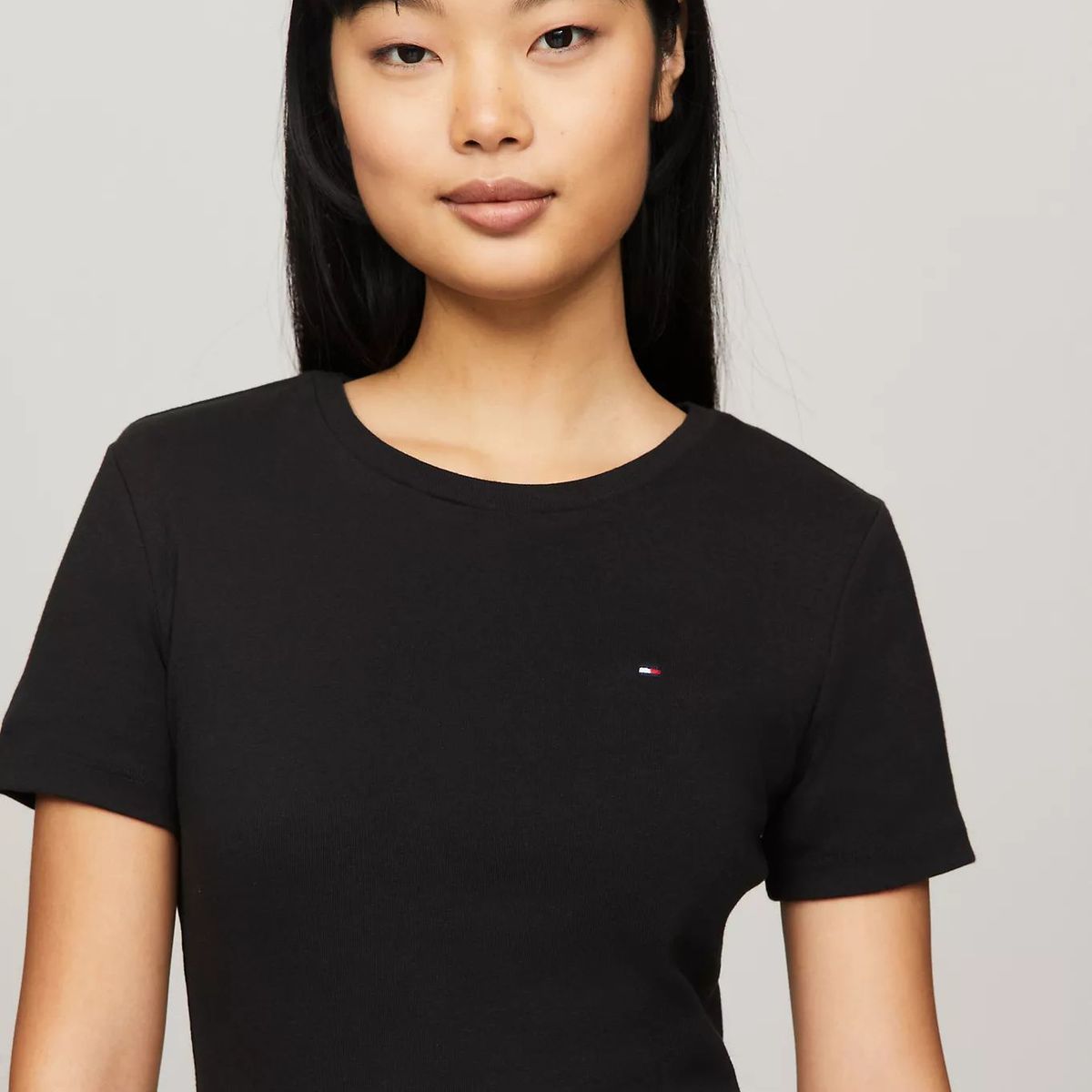 TOMMY HILFIGER - Camiseta negra de cuello redondo con logo Tommy Hilfiger