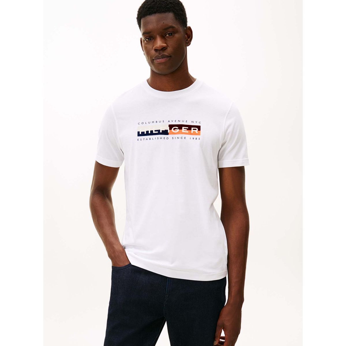 TOMMY HILFIGER - Camiseta blanca con logo colorblock estampado en el pecho Tommy Hilfiger