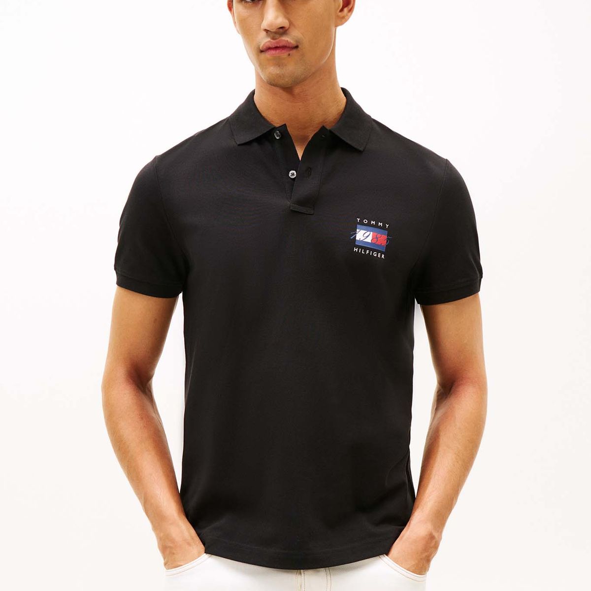 TOMMY HILFIGER - Polo negro de corte regular con logo gráfico Tommy Hilfiger