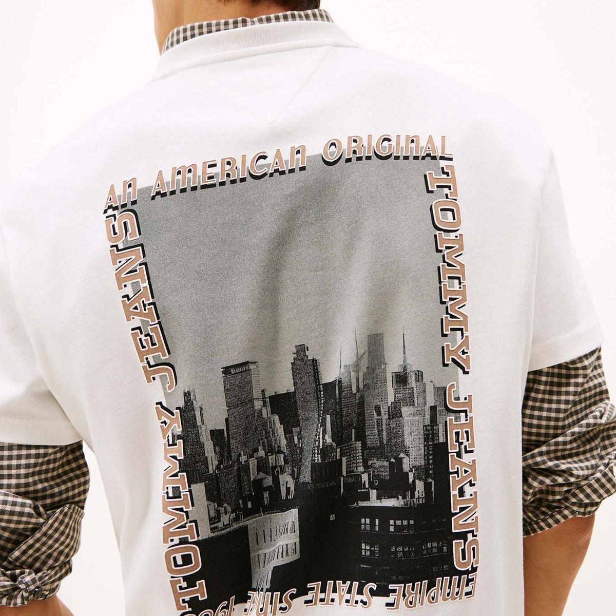 TOMMY HILFIGER - Camiseta blanca de punto con foto estampada Tommy Jeans