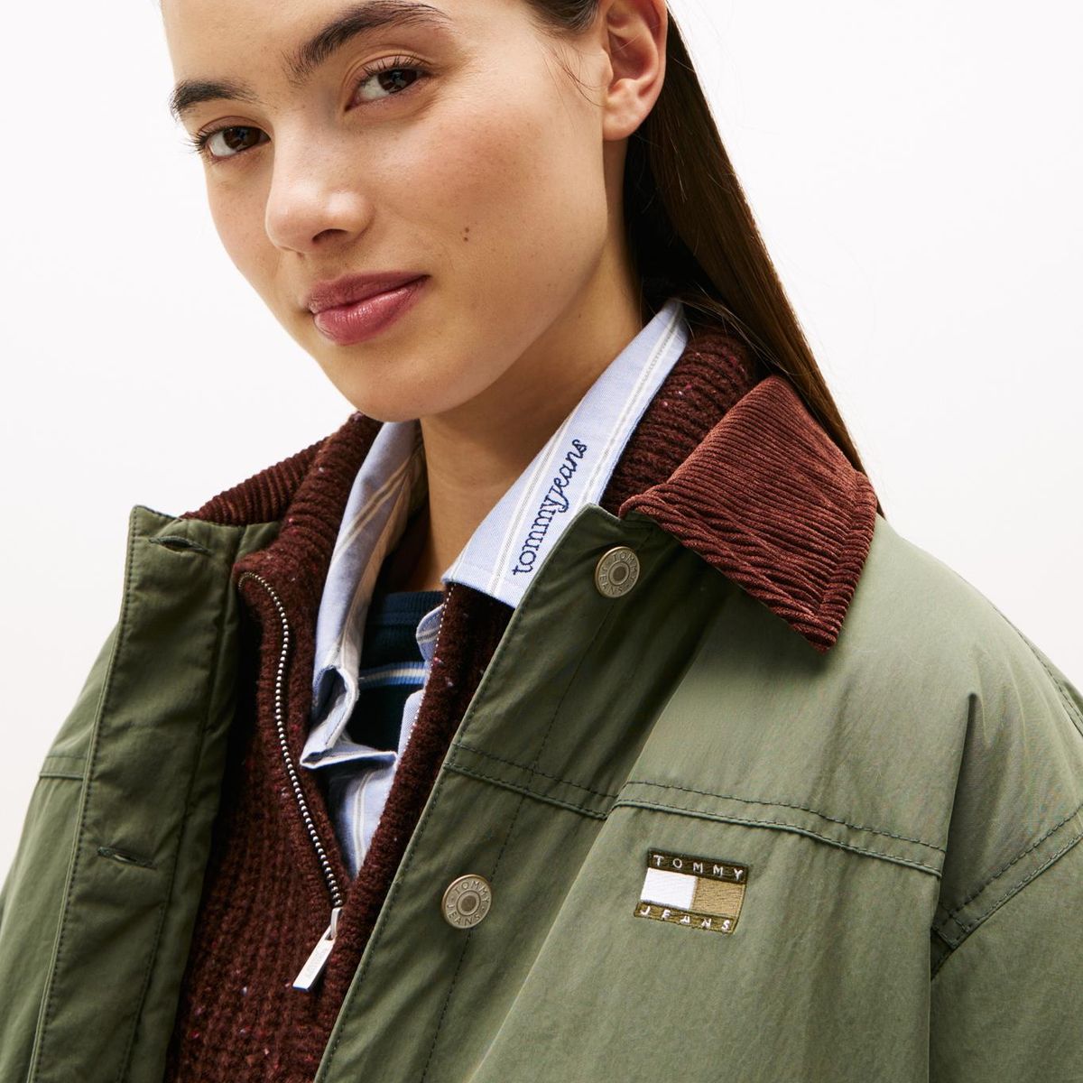TOMMY HILFIGER - Chaqueta Verde Rompe viento con logo Tommy Jeans