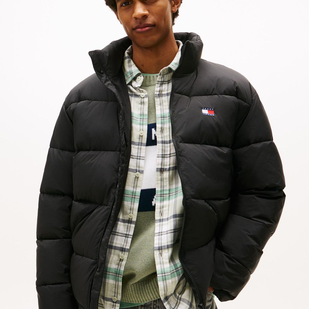 TOMMY HILFIGER - Chaqueta negra acolchada con efecto arrugado Tommy Jeans