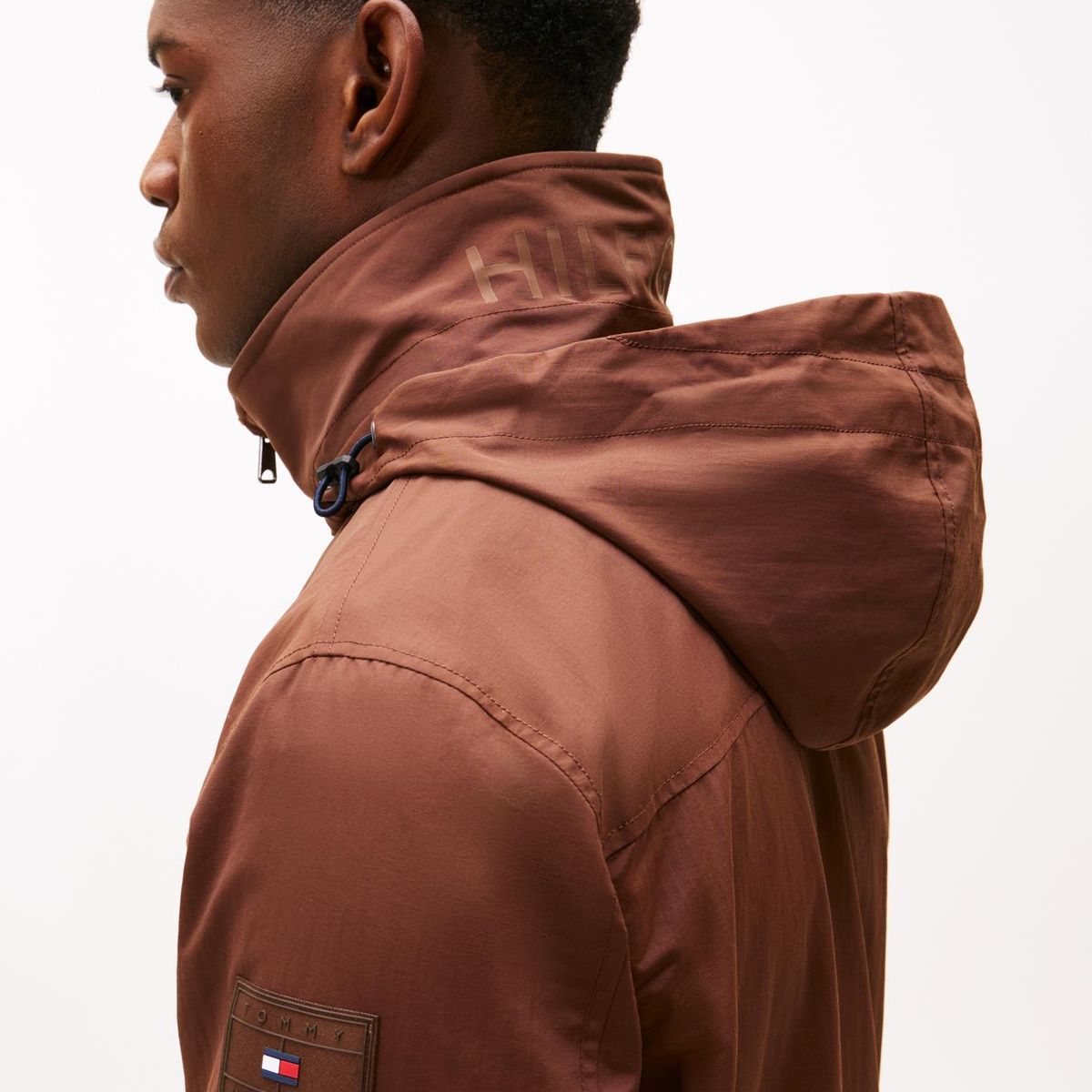 TOMMY HILFIGER - Chaqueta marrón regatta con logo Tommy Hilfiger