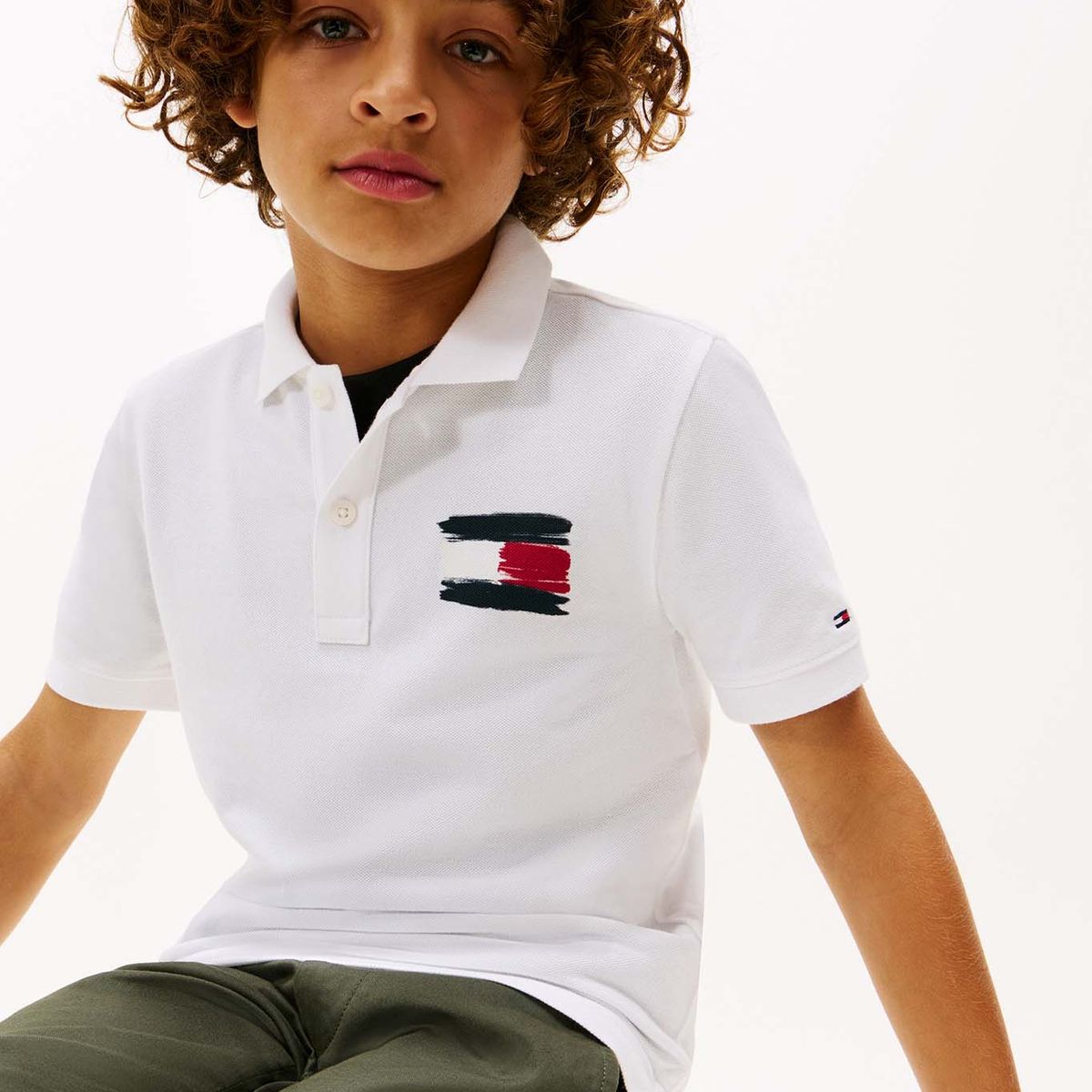TOMMY HILFIGER - Polo blanco con bandera bordada en el pecho Tommy Hilfiger