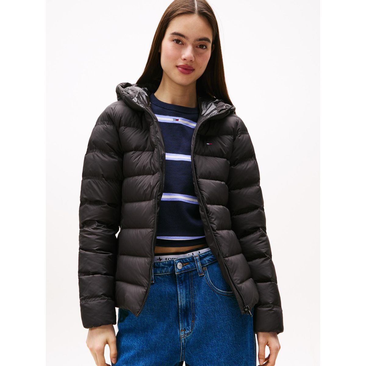 TOMMY HILFIGER - Chaqueta negra acolchada de plumón con capota Tommy Jeans