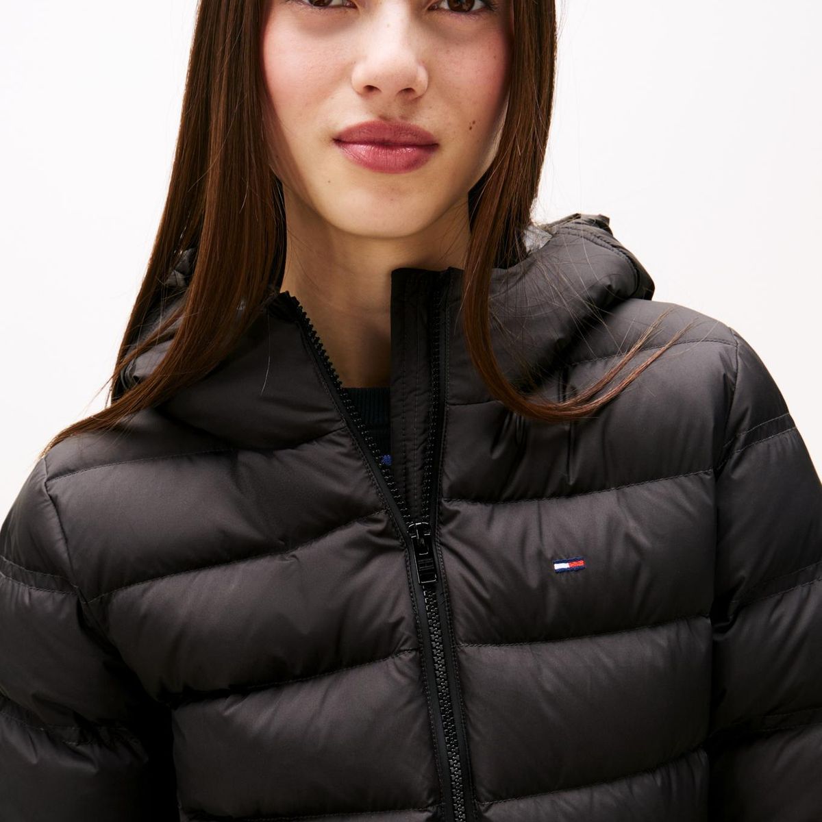 TOMMY HILFIGER - Chaqueta negra acolchada de plumón con capota Tommy Jeans