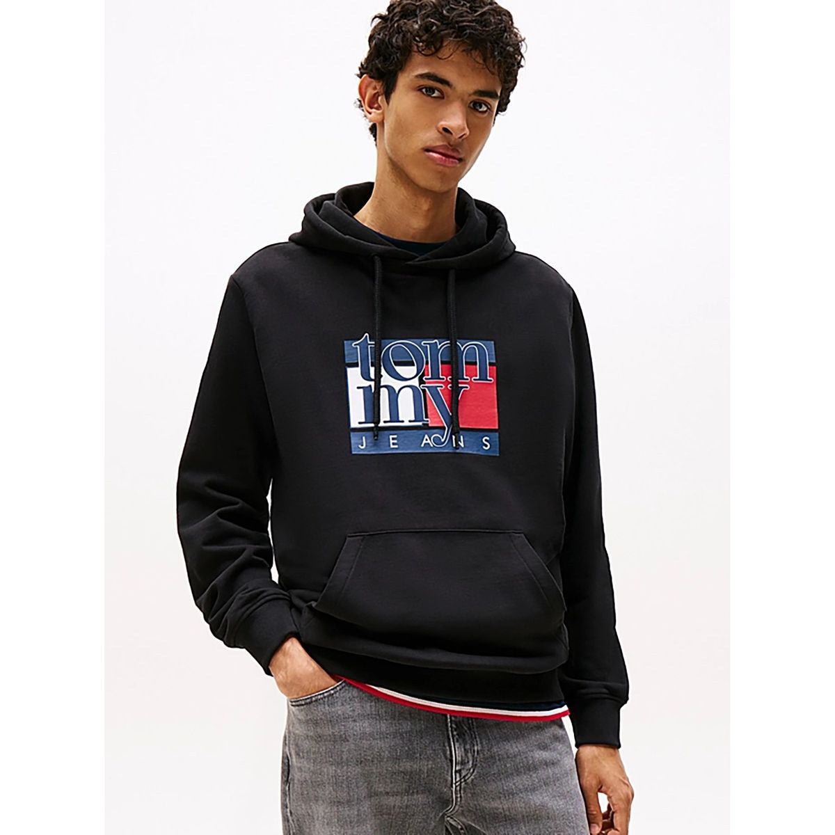 TOMMY HILFIGER - Buzo negro con capota y logo Tommy Jeans