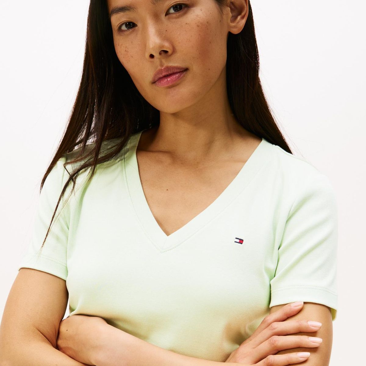 TOMMY HILFIGER - Camiseta verde slim con cuello en V Tommy Hilfiger