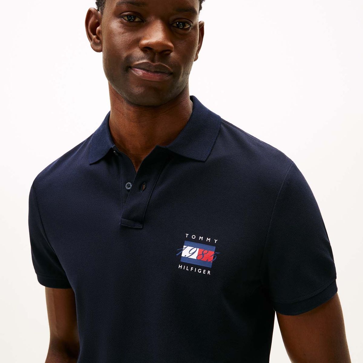 TOMMY HILFIGER - Polo azul de corte regular con logo gráfico Tommy Hilfiger