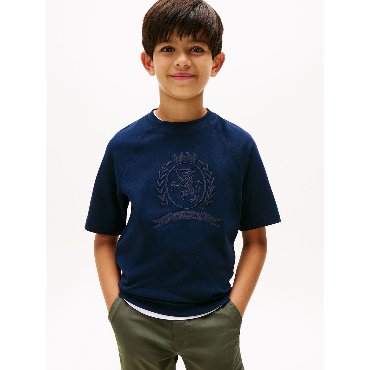 TOMMY HILFIGER - Camiseta azul de cuello redondo con escudo TH Tommy Hilfiger