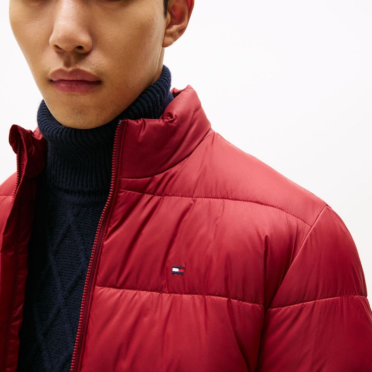 TOMMY HILFIGER - Chaqueta roja de cuello alto acolchada con logo Tommy Hilfiger