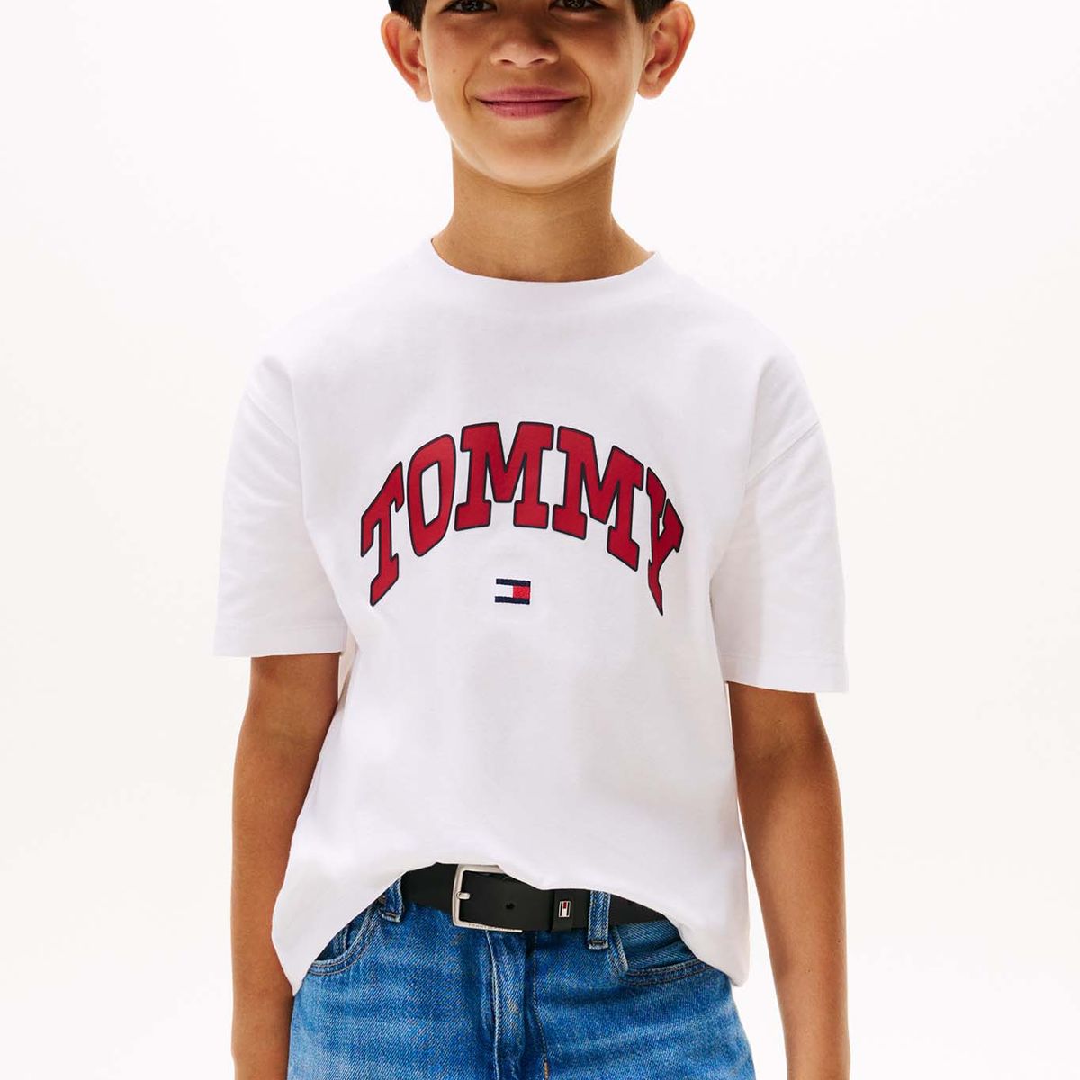 TOMMY HILFIGER - Camiseta blanca Varsity de cuello redondo con logo Tommy Hilfiger