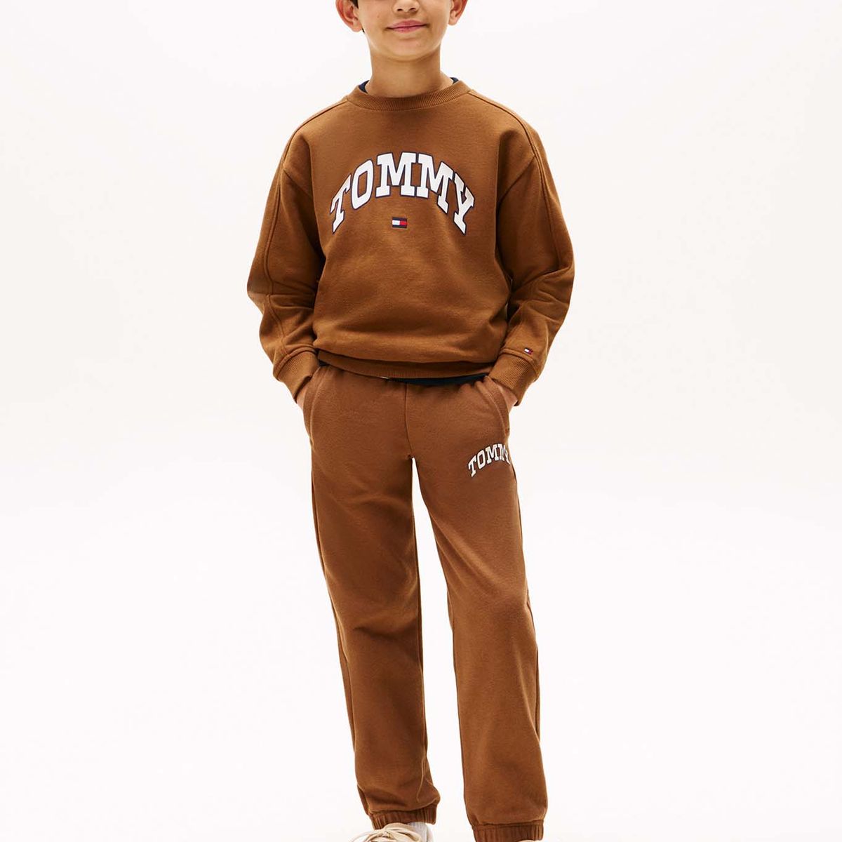 TOMMY HILFIGER - Joggers café de felpa con logo universitario Tommy Hilfiger